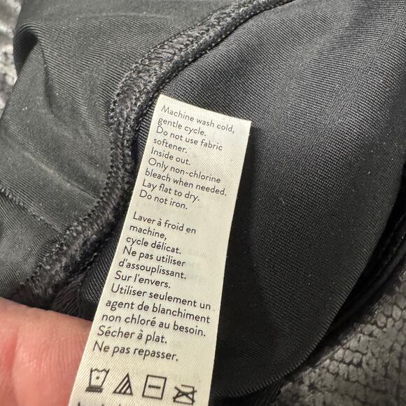 Spanx Leggings Womens Large Faux Leather Black Reptile Print 27" Inseam - Picture 9 of 11